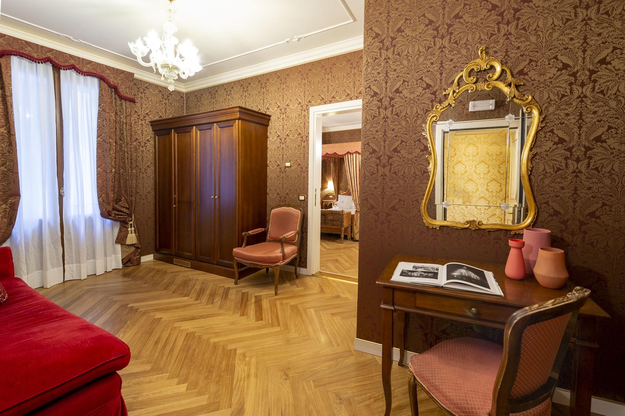Hotel Antico Doge - A Member Of Elizabeth Hotel Group Venedig Exteriör bild